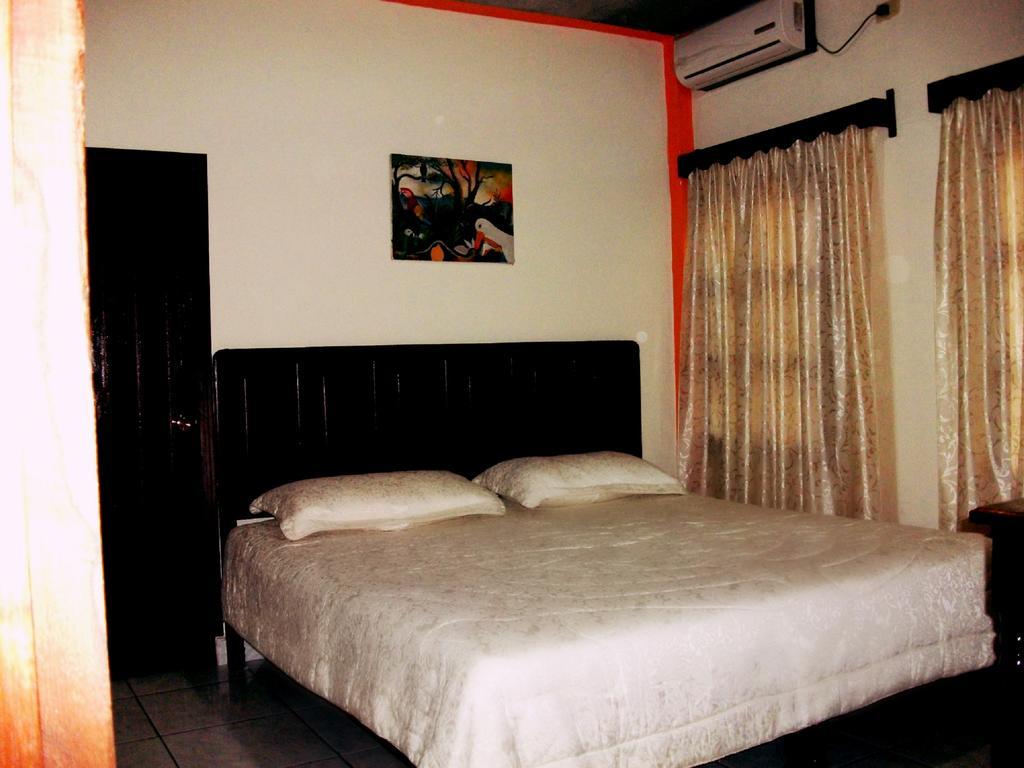 Hotel & Hostal Yaxkin Copan Room photo